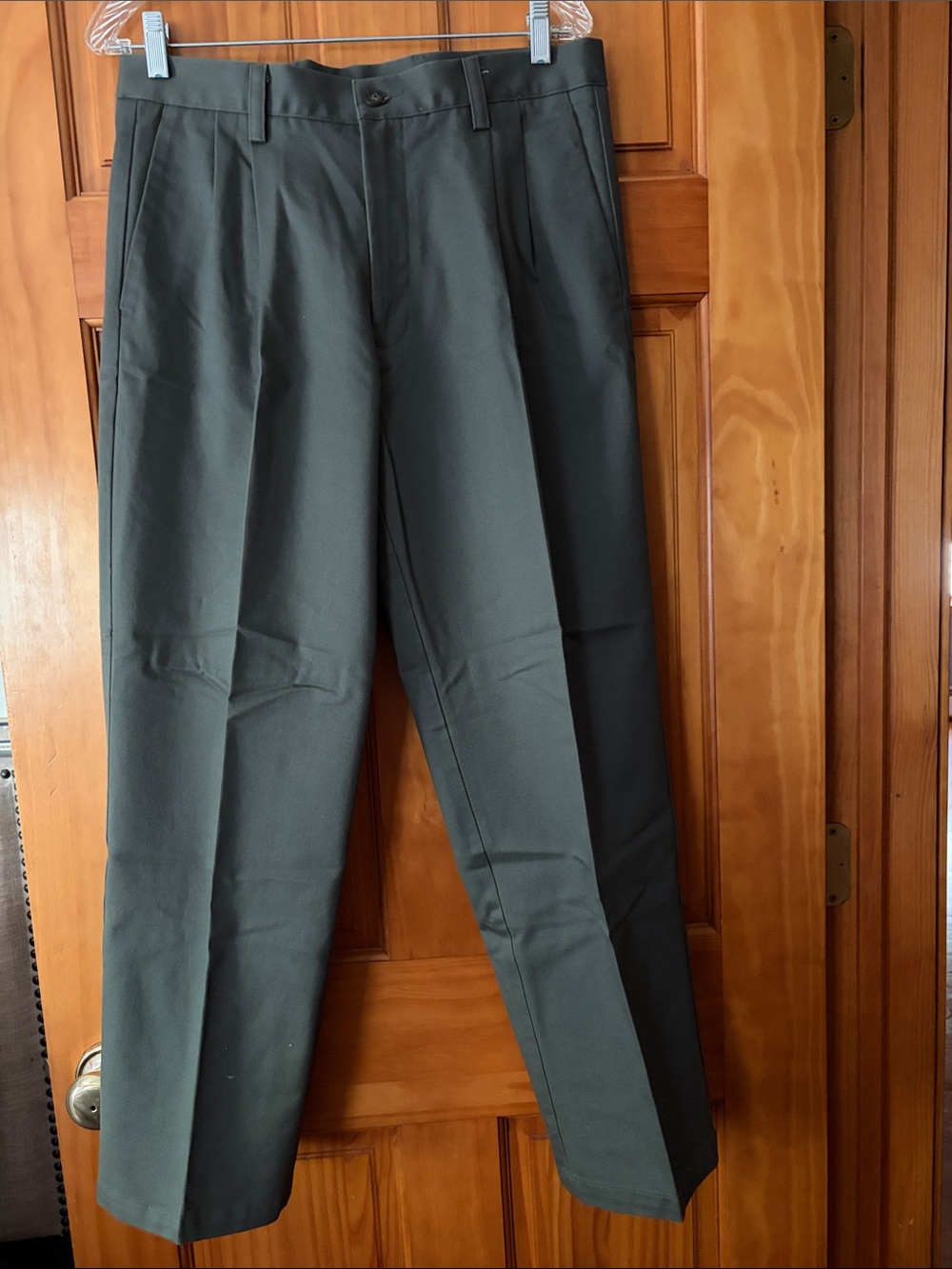 Dockers Men's Pleated Classic Fit Pants in Olive Green 32/29